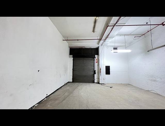 1,000M² WAREHOUSE TO LET IN NEW CENTRE